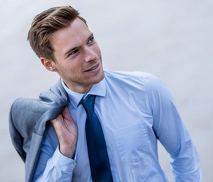 女人长猴节咋回事:女人有猴结是正常吗