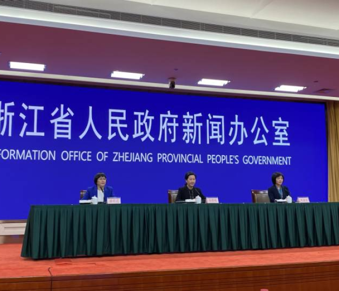 【湖北新增10000例/湖北新增一万多例】