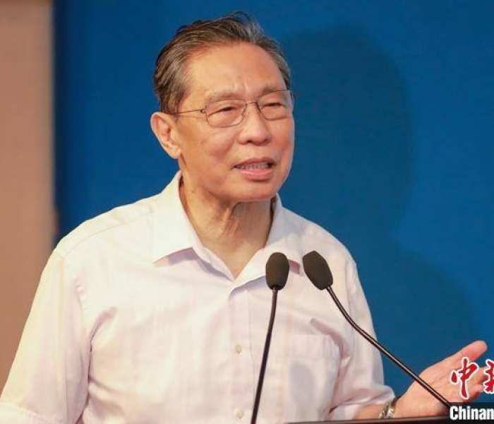 钟南山挽袖接种新冠疫苗，以科学之信，筑生命之屏