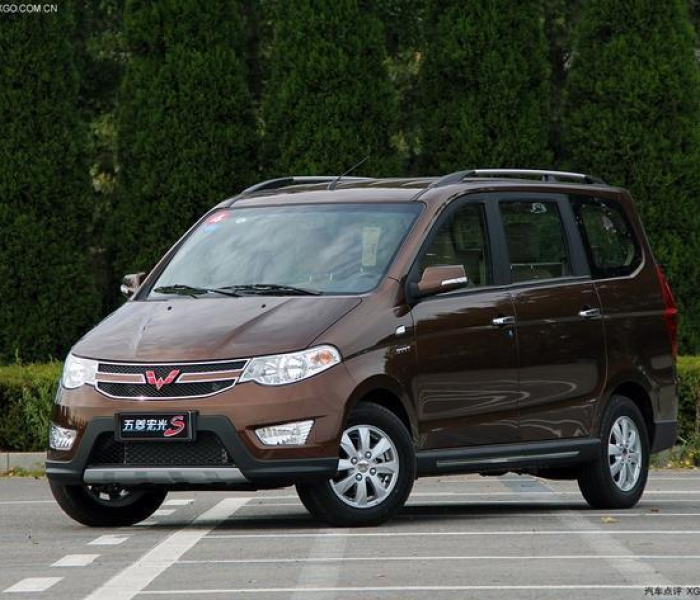 五菱宏光s报价及图片内饰:五菱宏光s报价及图片 参数