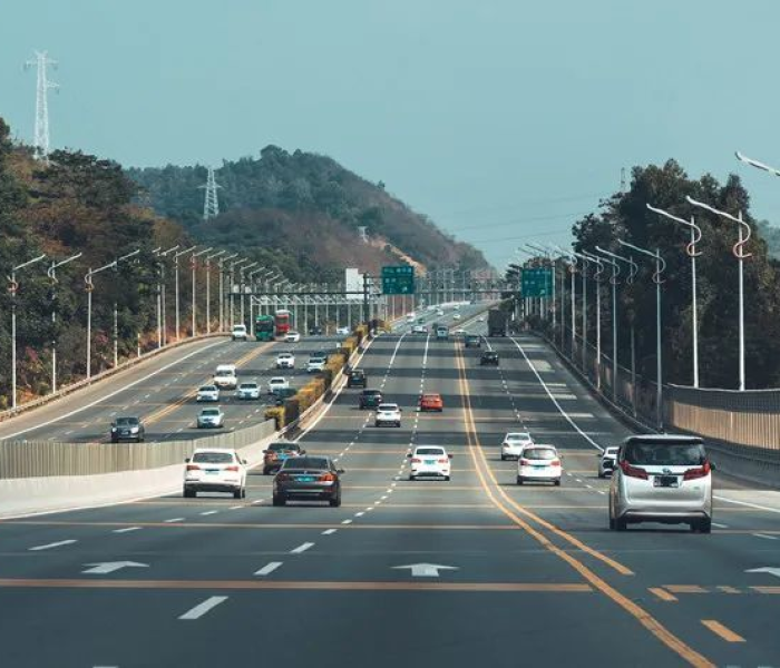 清明节放假高速路免费吗（清明节放假2021高速免费吗）