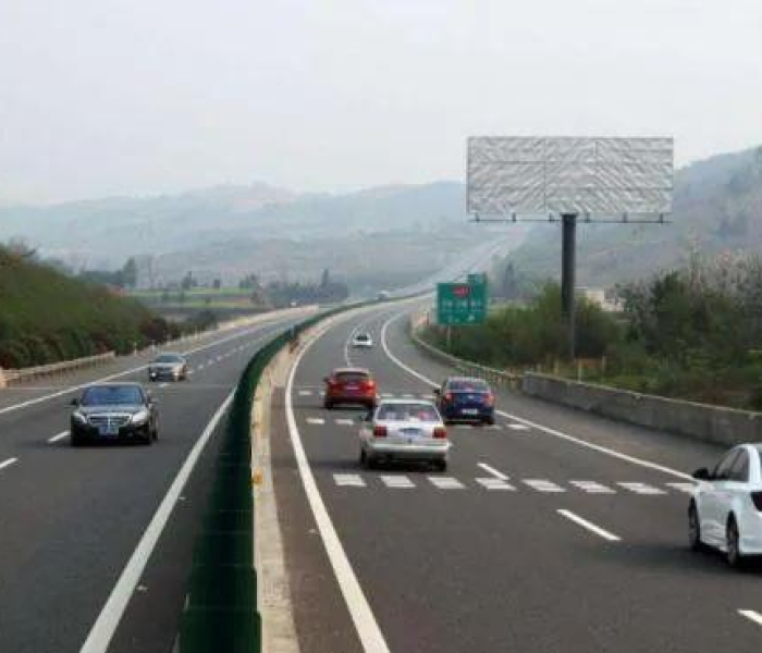 清明节放假高速路免费吗（清明节放假2021高速免费吗）