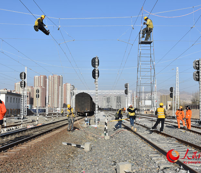 志愿者暖心守护，助力老人核酸检测—一场跨越数字鸿沟的温情行动