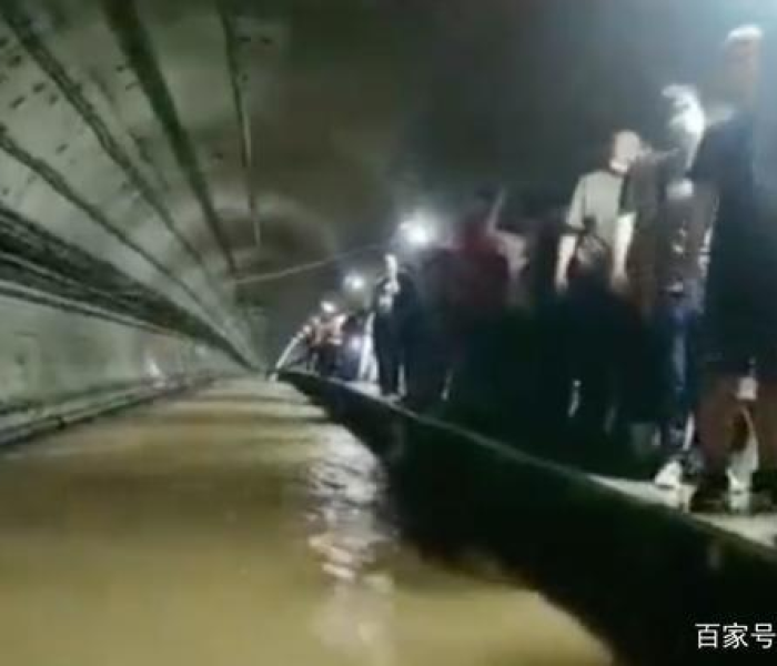 【郑州五号线地铁发生了什么/小时连线从被困到获救,郑州地铁5号线内发生了什么】
