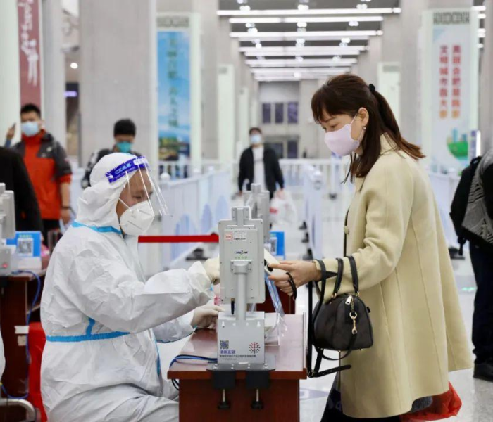 殴打防疫人员视频:殴打防疫工作人员的视频