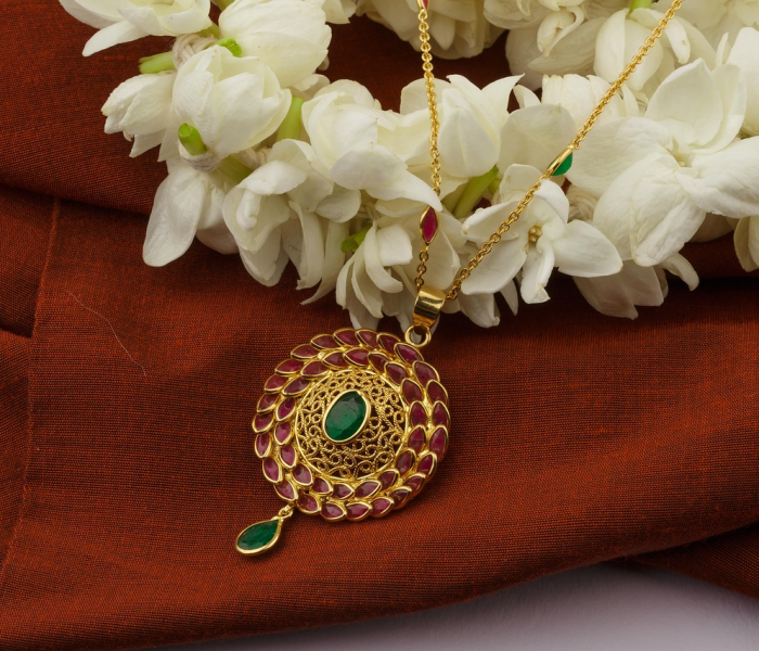 房卡必备教程“微信群牛牛房卡去哪买”详细房卡教程