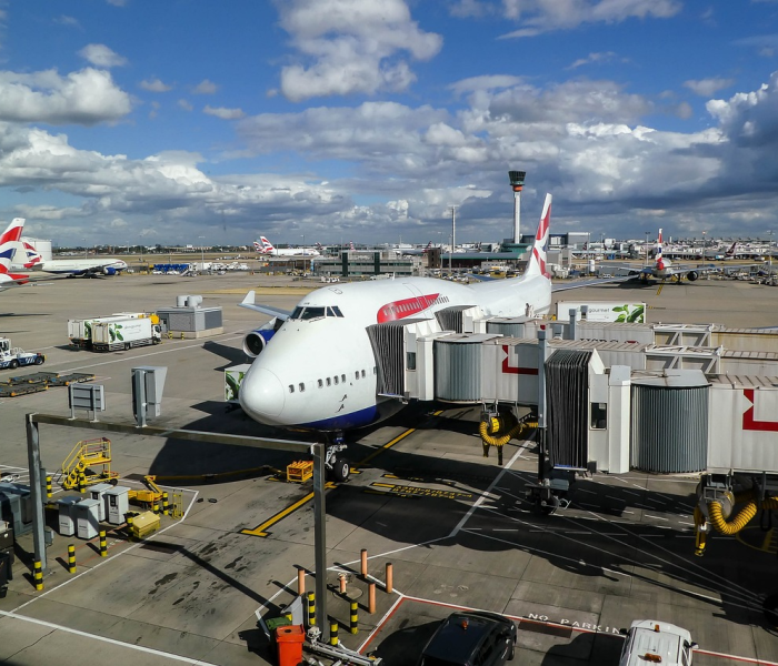 【300余名游客滞留伊犁/大批游客被困伊犁】