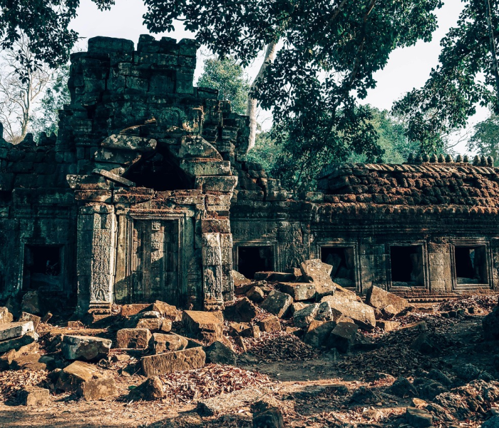【300余名游客滞留伊犁/大批游客被困伊犁】