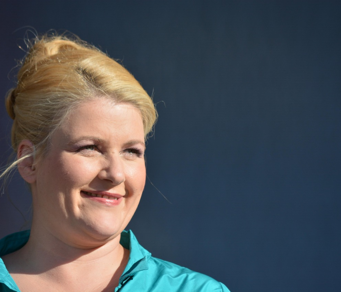 朝阳新闻主持人/朝阳新闻主持人戴丽丽简历