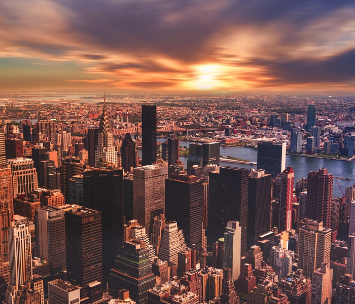 管控区域，一道边界，两种温度，与一座城市的脉动