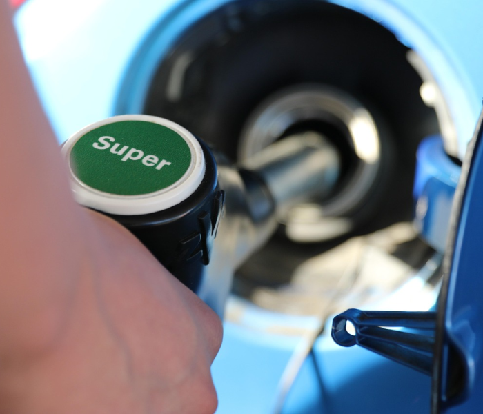 95号汽油的油价是多少？这串数字背后，牵动着时代的脉搏与普通人的悲欢