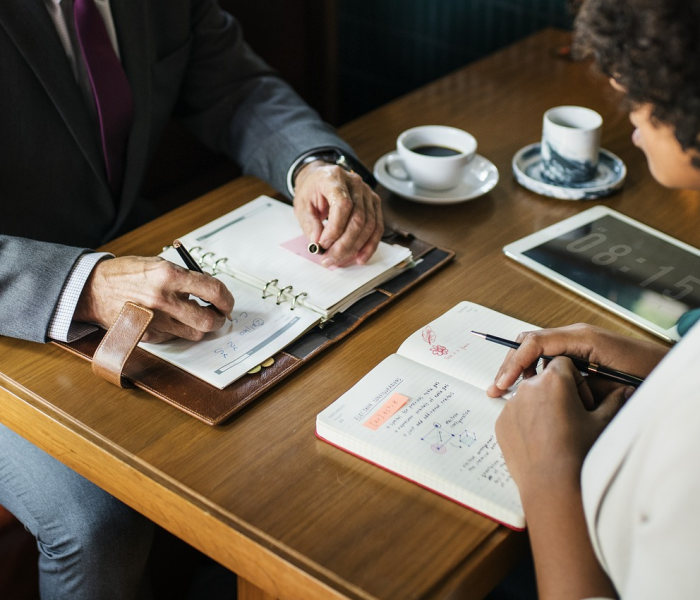 嫌扫码麻烦,一大妈竟把防疫人员扇倒在地/大妈扇防疫人员耳光 嫌扫码麻烦,一大妈竟把防疫人员扇倒在地/大妈扇防疫人员耳光