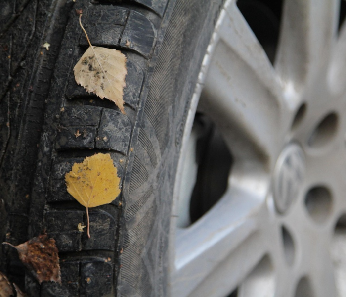 旧轮胎有必要带走吗:汽车旧轮胎有必要带走吗