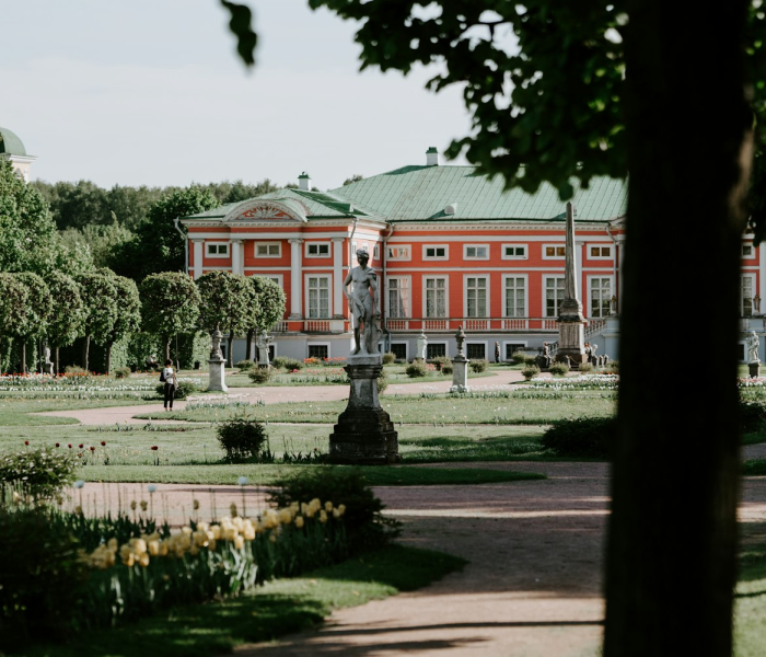 【中南民族大学工商学院校长/中南民族大学校党委书记】