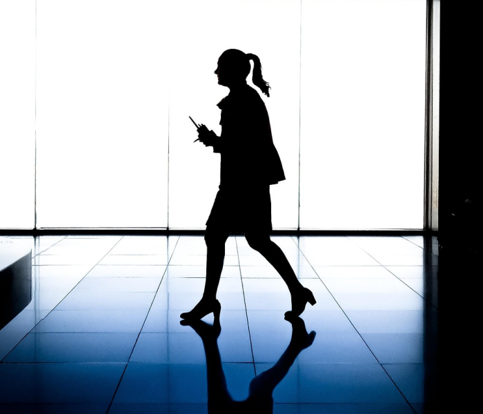 游客滞留期间发生的费用由谁承担/上千游客滞留 游客滞留期间发生的费用由谁承担/上千游客滞留