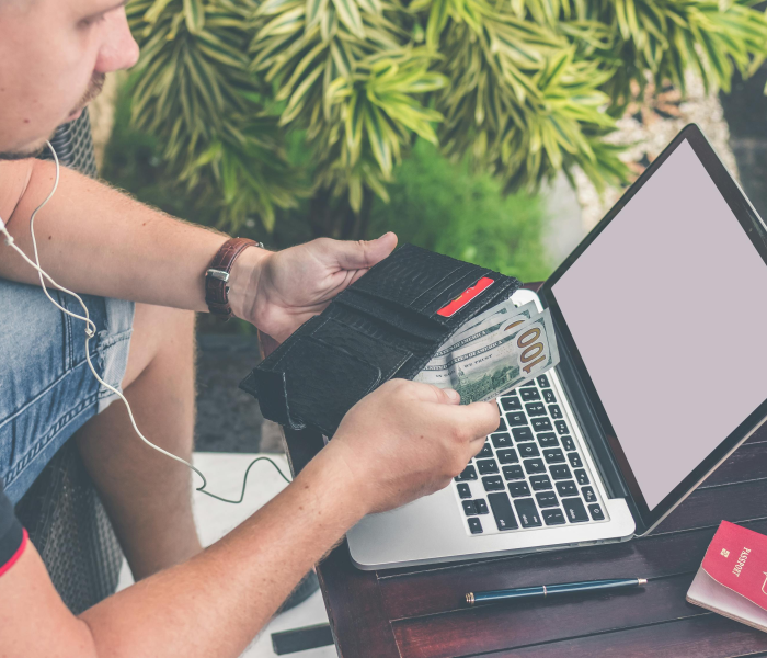 一分钟介绍使用“微信好友创建炸 金花房间”房卡获取方式