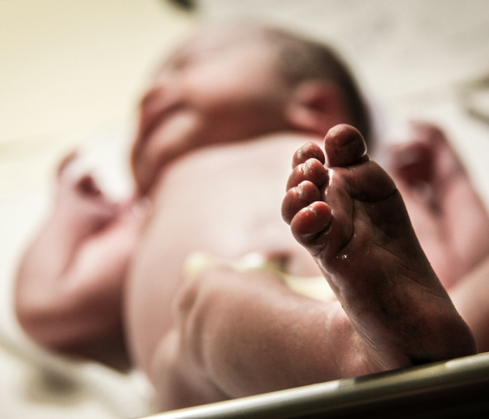 大连一确诊母亲吃中药后母乳喂女儿,俩人核酸都转阴了!/妈妈喝中药对母乳喂养的宝宝有影响吗