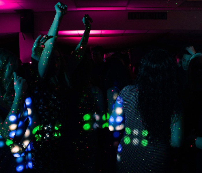 成都酒吧女生酒吧被确诊/成都确诊女生某酒吧停留半小时,知情人称她当晚去面试