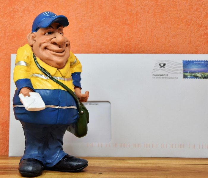 【快递员自己寄快递便宜吗/快递员给自己寄快递】