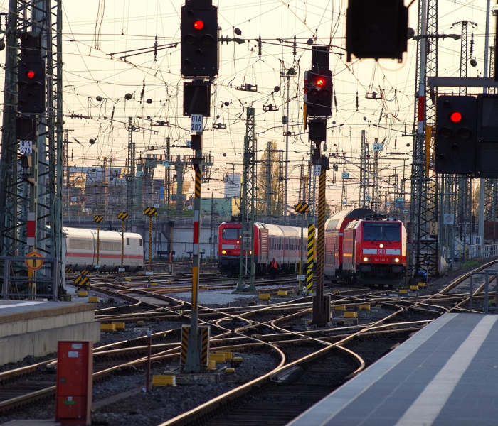 【石家庄到秦皇岛火车时刻表/秦皇岛到桂林的火车站时刻表】