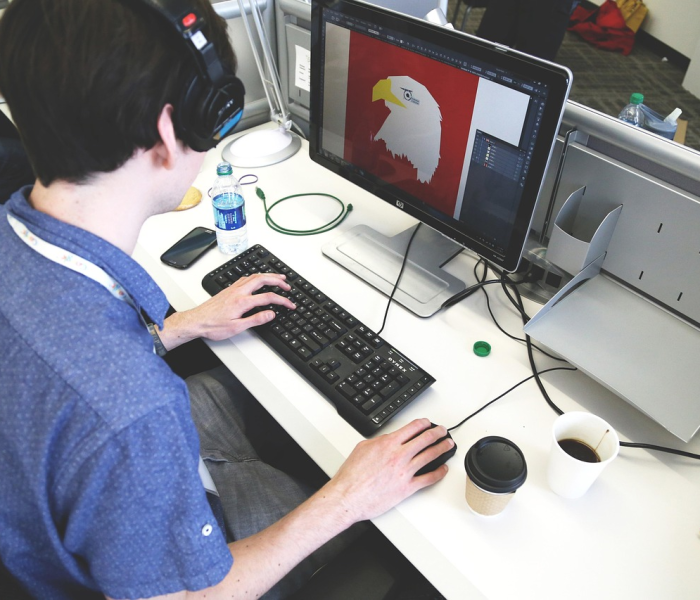 美国确诊超10万:美国累计确诊超10万 视频