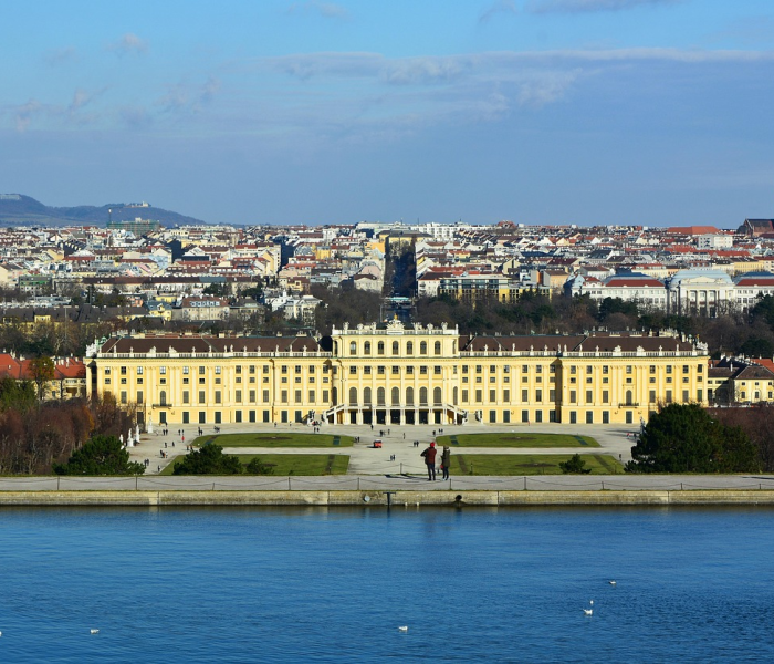 【凤凰古城游客接待量/凤凰古城年游客接待量】 【凤凰古城游客接待量/凤凰古城年游客接待量】