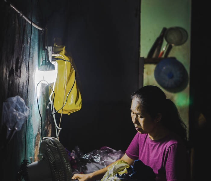 【女子遇火灾将2娃扔下楼获救视频/女孩火灾坠楼事件最新】 【女子遇火灾将2娃扔下楼获救视频/女孩火灾坠楼事件最新】