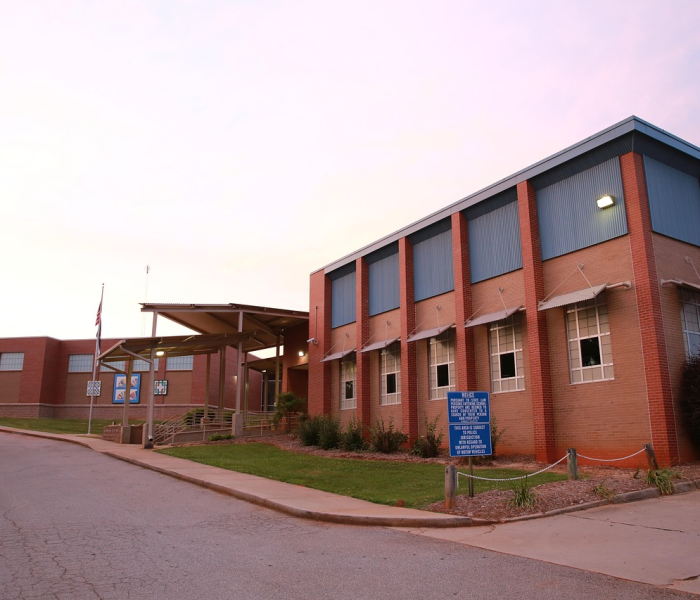 青岛高中学校/青岛高中学校招聘护理员 青岛高中学校/青岛高中学校招聘护理员