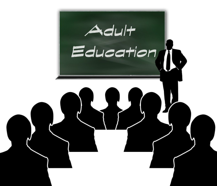 志愿者核酸检测维持秩序（志愿者助力核酸检测工作）