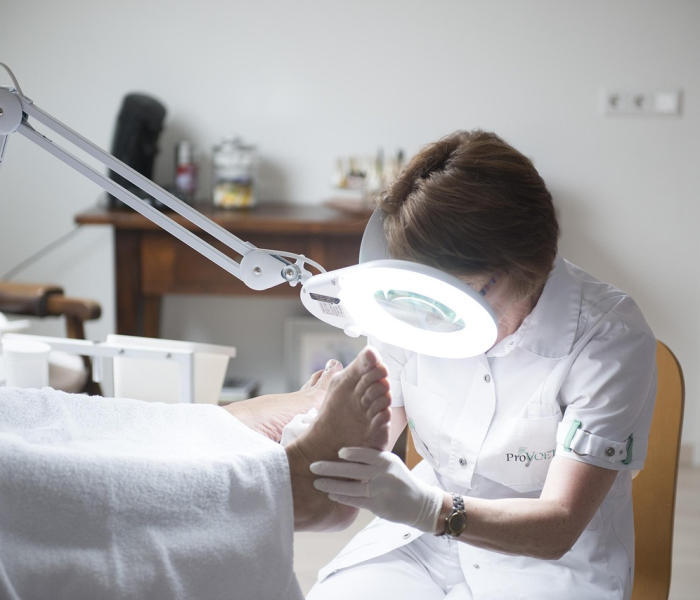 嗓子疼最后确诊新冠/嗓子疼谈多新型冠状病毒