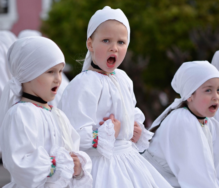【外地孩子怎么在上海上学/外地孩子怎么在上海上学读书】