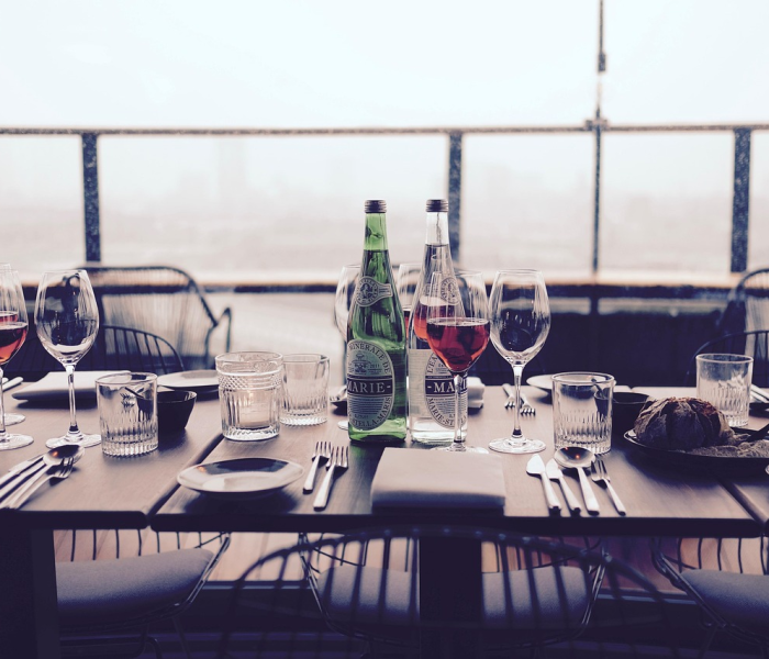 与感染者住同一个酒店/和感染者进过同一家饭店